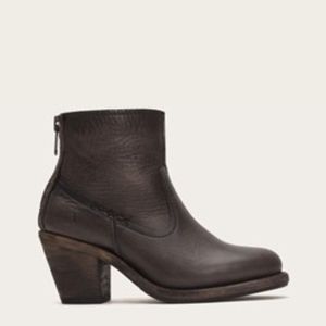 FRYE LESLIE ARTISAN SHORT BOOTIE